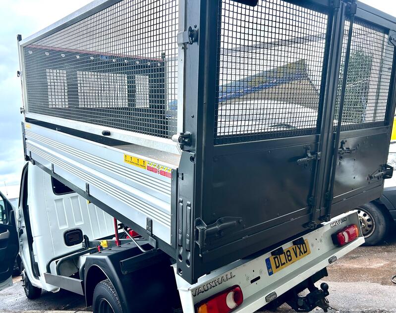View VAUXHALL MOVANO CAGED TIPPER 2.3 CDTi 3500 BiTurbo HDT 