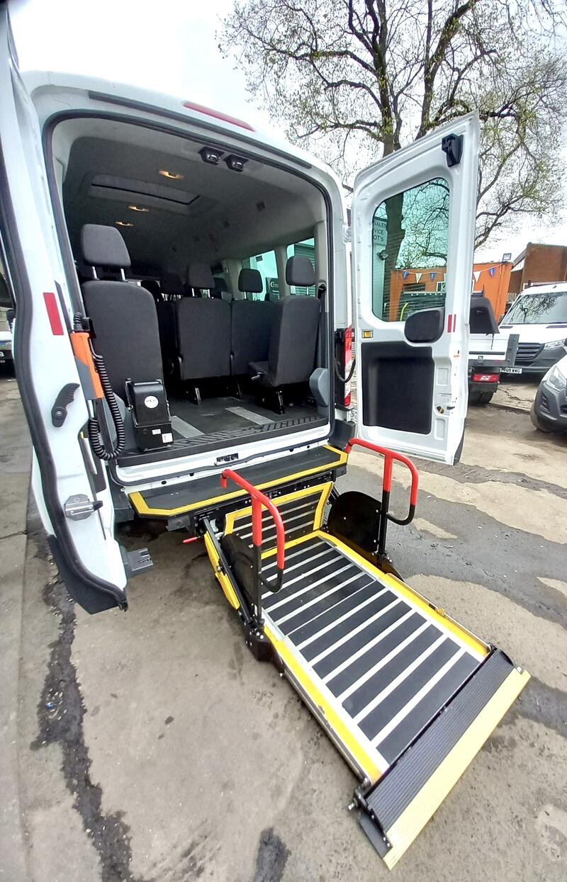 View FORD TRANSIT 15 SEATS  WHEELCHAR ACCESS WITH RAMP 2.2 TDCi  HDT Trend