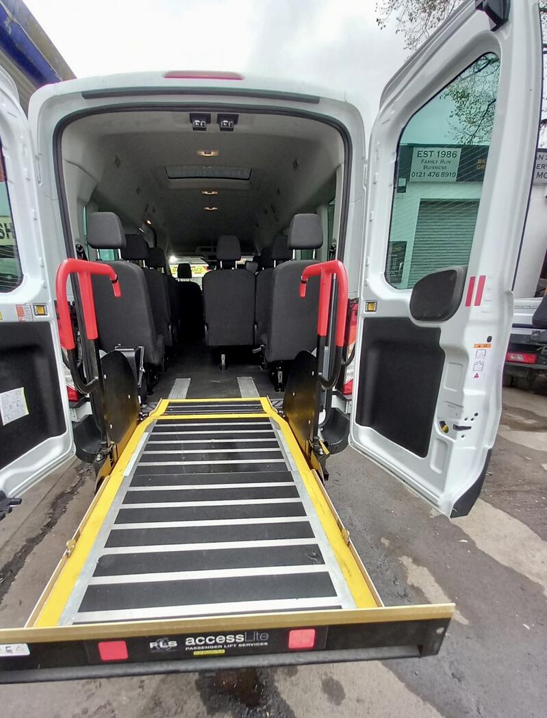 View FORD TRANSIT 15 SEATS  WHEELCHAR ACCESS WITH RAMP 2.2 TDCi  HDT Trend