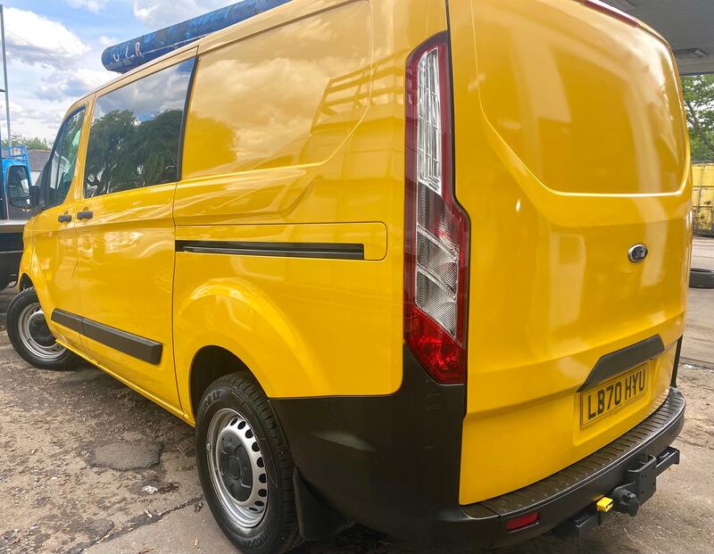 View FORD TRANSIT CUSTOM Combi Crew 2.0 340 EcoBlue Leader