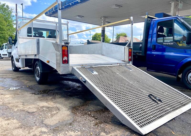 View RENAULT MASTER BEAVERTAIL DROPSIDE 2.3  ML35 dCi 135 Business MY19
