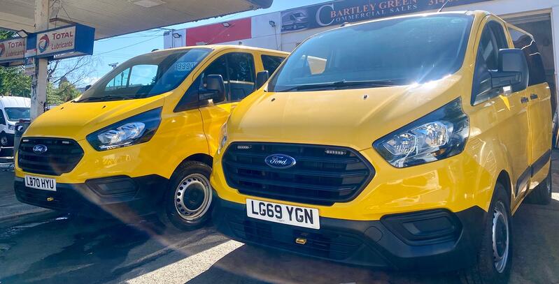 View FORD TRANSIT CUSTOM 2.0 340 EcoBlue Leader